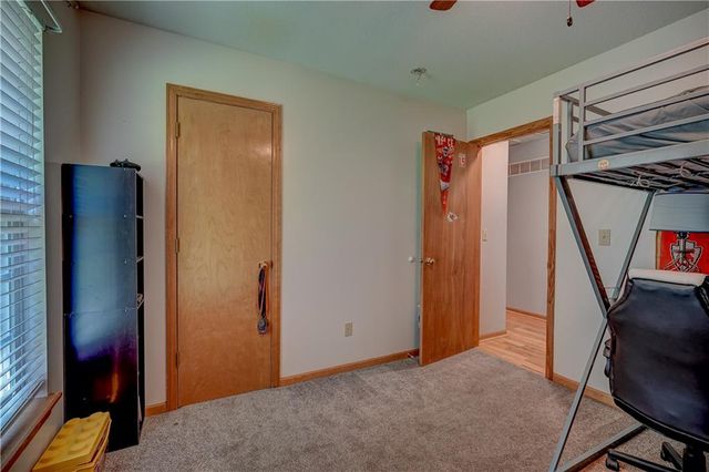 407 SW 24th Terrace, Oak Grove, MO 64075