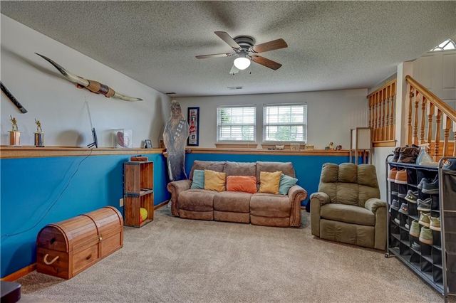 407 SW 24th Terrace, Oak Grove, MO 64075