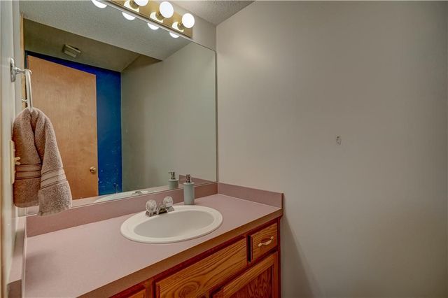 407 SW 24th Terrace, Oak Grove, MO 64075