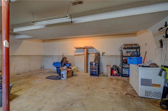 407 SW 24th Terrace, Oak Grove, MO 64075