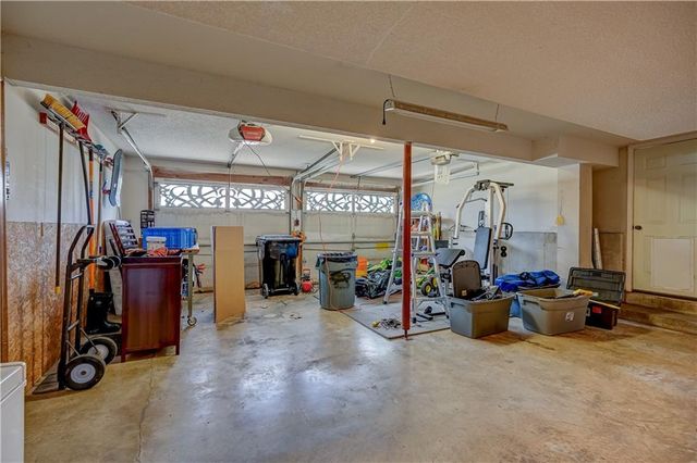 407 SW 24th Terrace, Oak Grove, MO 64075