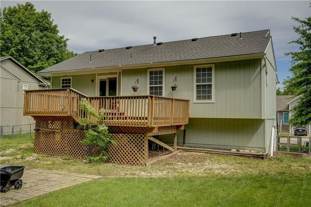 407 SW 24th Terrace, Oak Grove, MO 64075