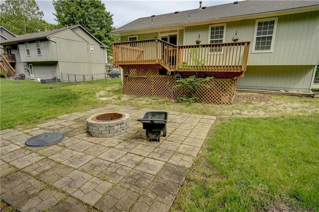 407 SW 24th Terrace, Oak Grove, MO 64075