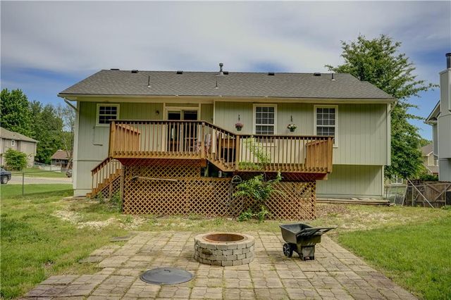 407 SW 24th Terrace, Oak Grove, MO 64075