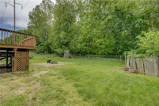407 SW 24th Terrace, Oak Grove, MO 64075