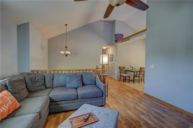 407 SW 24th Terrace, Oak Grove, MO 64075