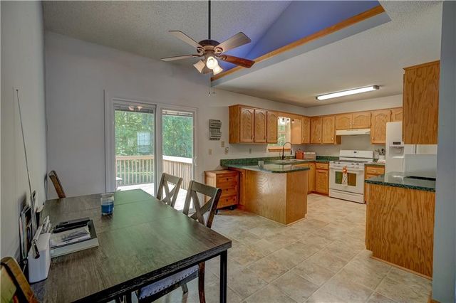 407 SW 24th Terrace, Oak Grove, MO 64075