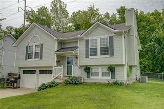 407 SW 24th Terrace, Oak Grove, MO 64075