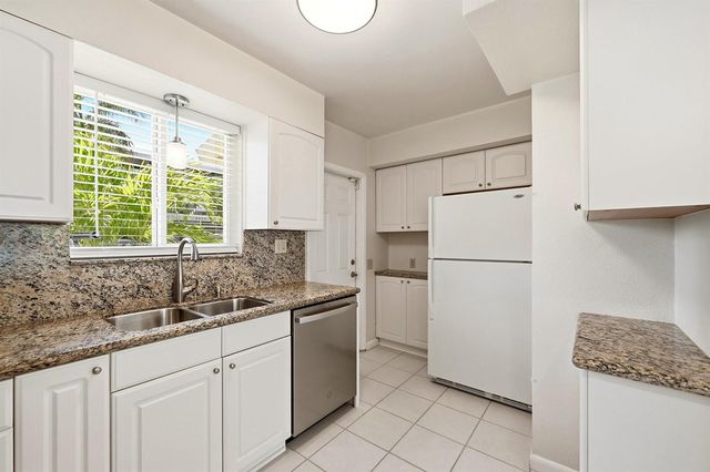 4454 W Tradewinds Avenue W, Lauderdale By The Sea, FL 33308