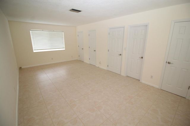 4454 W Tradewinds Avenue W, Lauderdale By The Sea, FL 33308