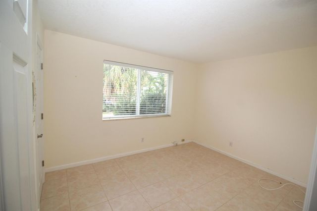 4454 W Tradewinds Avenue W, Lauderdale By The Sea, FL 33308
