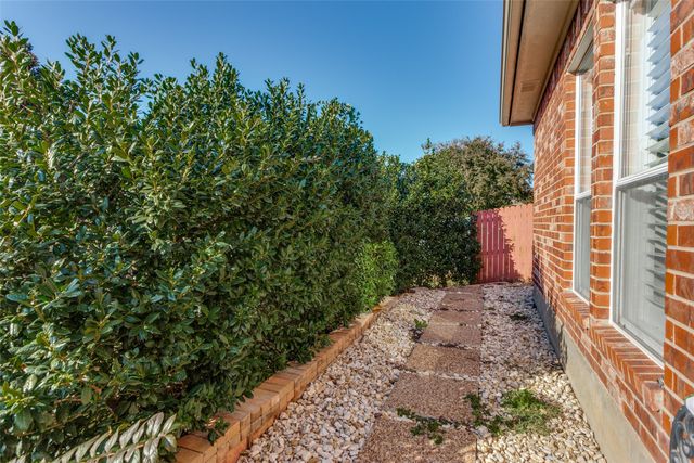 7128 White Tail Trail, Fort Worth, TX 76132
