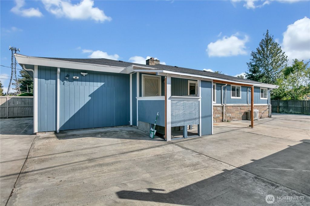 3501 S Webster St, Seattle, WA 98118