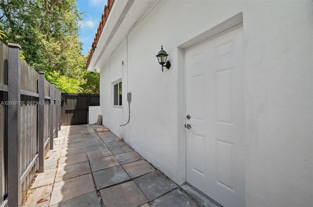 330 SW 27th Rd, Miami, FL 33129