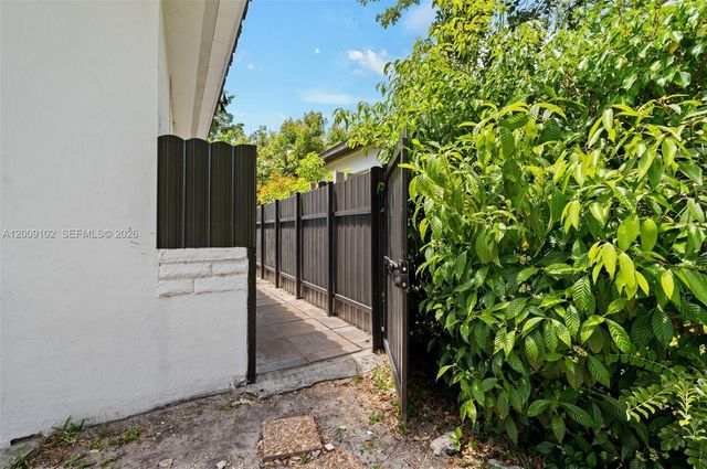 330 SW 27th Rd, Miami, FL 33129