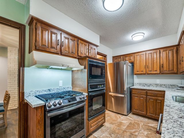 2206 Shady View Court, Arlington, TX 76013