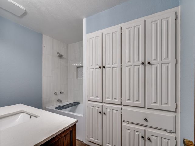 2206 Shady View Court, Arlington, TX 76013