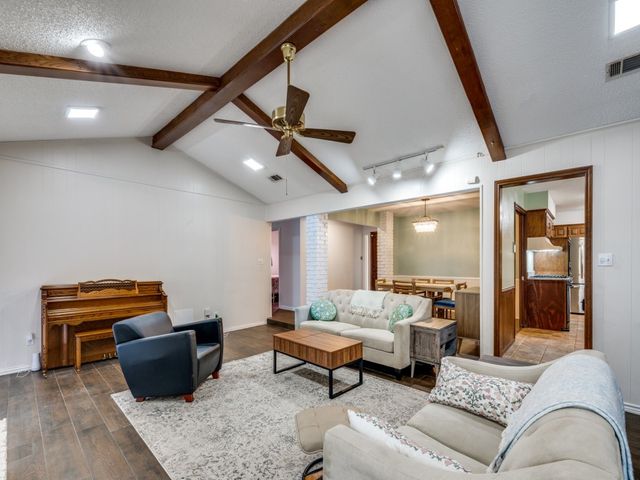 2206 Shady View Court, Arlington, TX 76013