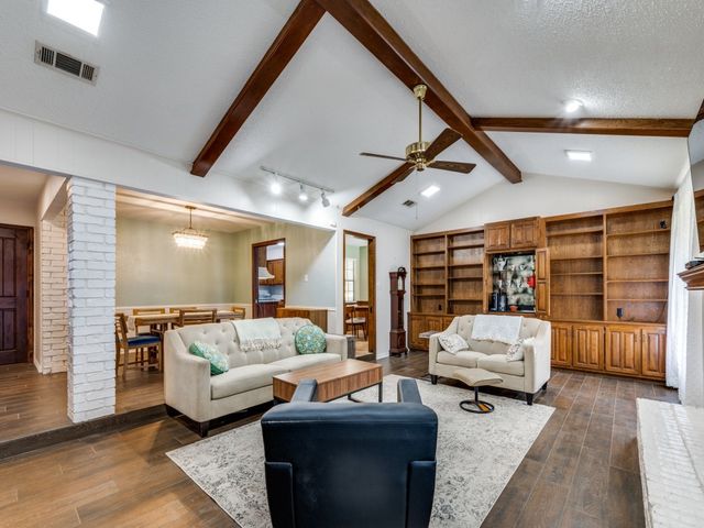 2206 Shady View Court, Arlington, TX 76013