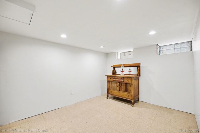 114 Knollwood Blvd, Clawson, MI 48017