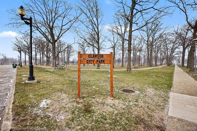 114 Knollwood Blvd, Clawson, MI 48017