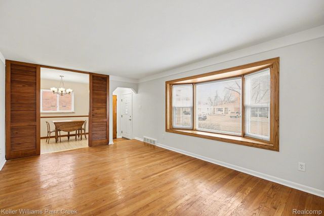 114 Knollwood Blvd, Clawson, MI 48017