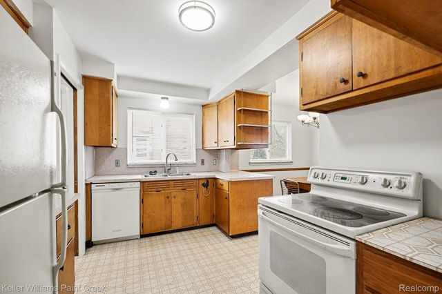 114 Knollwood Blvd, Clawson, MI 48017