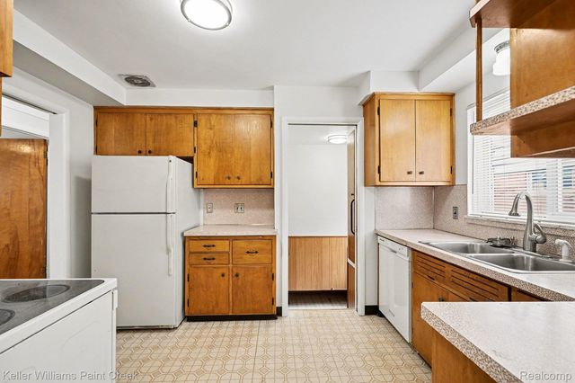 114 Knollwood Blvd, Clawson, MI 48017