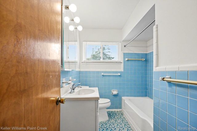 114 Knollwood Blvd, Clawson, MI 48017