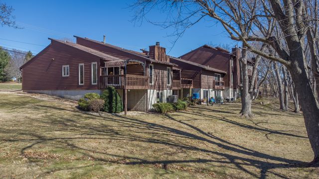 2917 Brookview Drive 1, Freeport, IL 61032