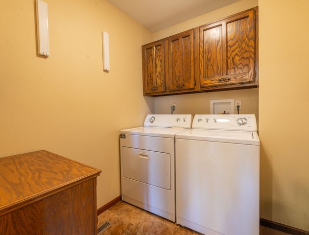 2917 Brookview Drive 1, Freeport, IL 61032