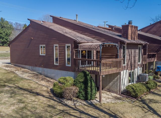 2917 Brookview Drive 1, Freeport, IL 61032