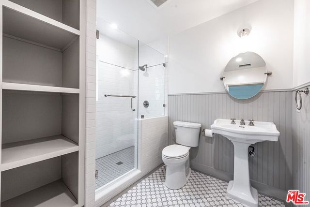 3866 Westside Avenue, Los Angeles, CA 90008