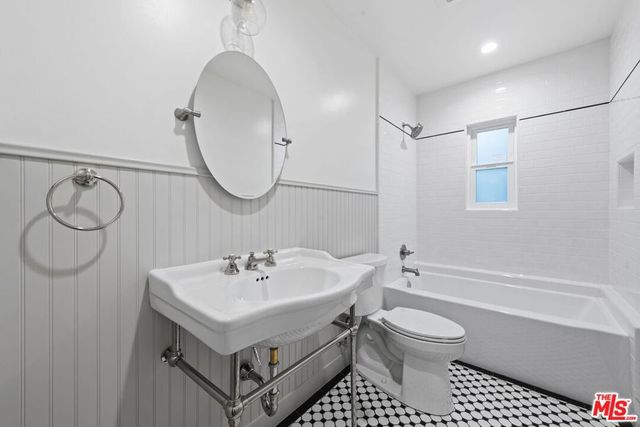 3866 Westside Avenue, Los Angeles, CA 90008