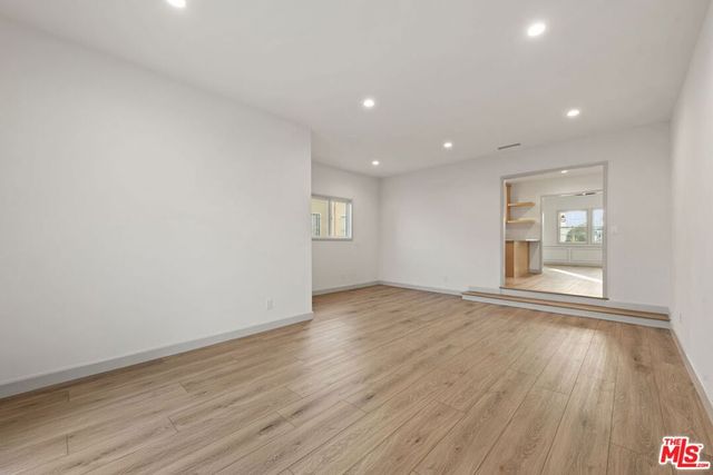 3866 Westside Avenue, Los Angeles, CA 90008