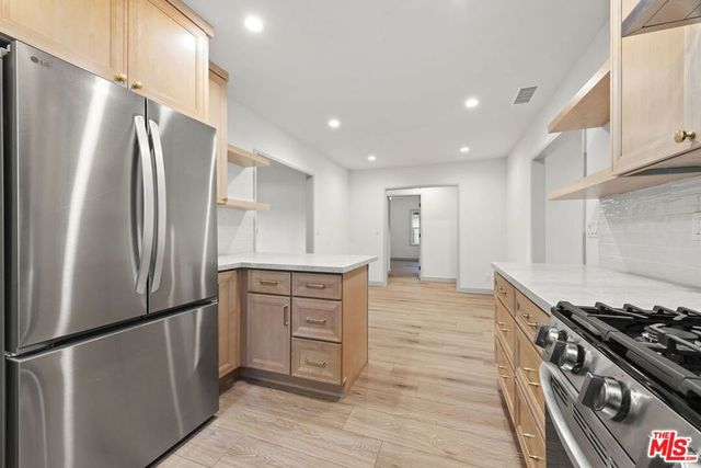 3866 Westside Avenue, Los Angeles, CA 90008