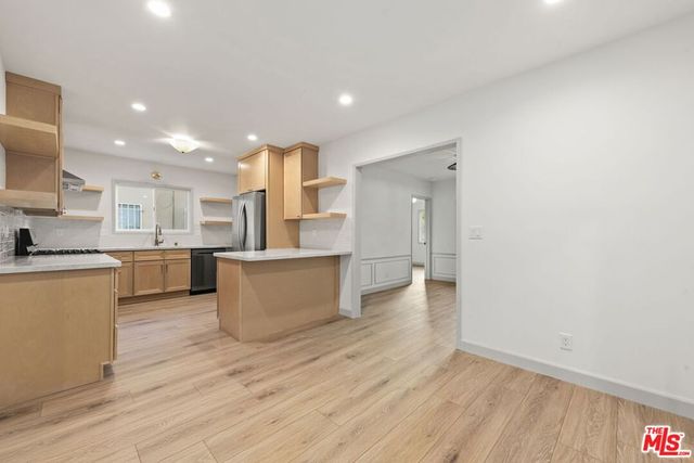 3866 Westside Avenue, Los Angeles, CA 90008