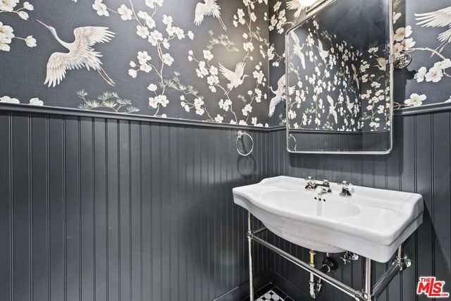 3866 Westside Avenue, Los Angeles, CA 90008