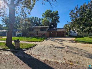 5805 50Th St, Sioux Falls, SD 57106