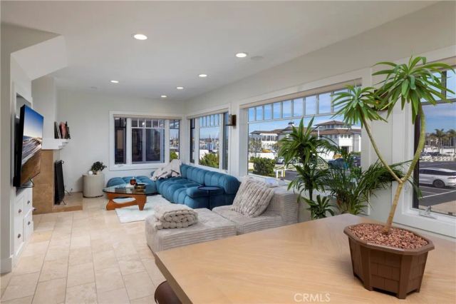 203 8th st, Newport Beach, CA 92661