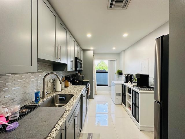 1168 NW 97th Avenue 232, Pembroke Pines, FL 33024