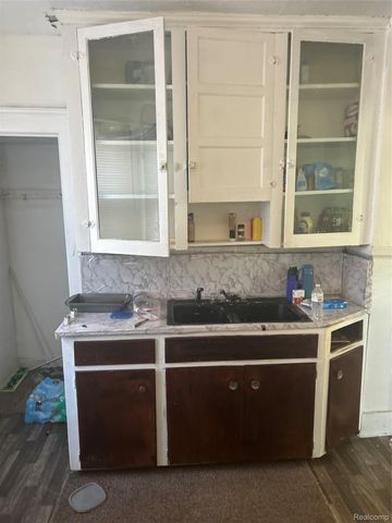 6665 Holcomb Street, Detroit, MI 48213