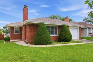 104 W GRANVILLE Avenue, Roselle, IL 60172