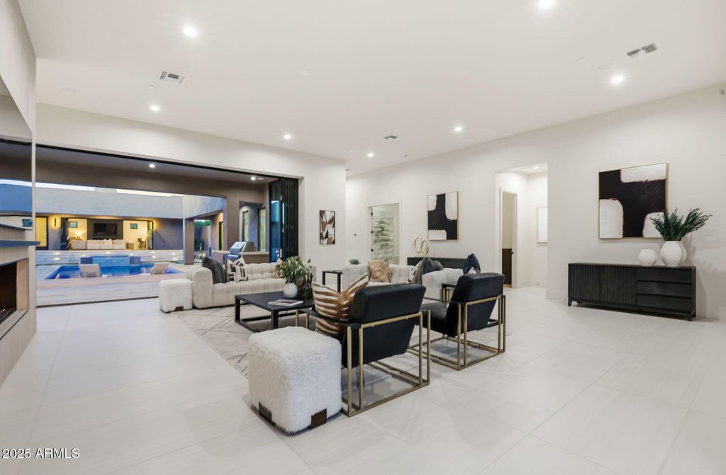 Image 12 of property listing at 8768 E VILLA CASSANDRA Drive, Scottsdale, AZ 85266