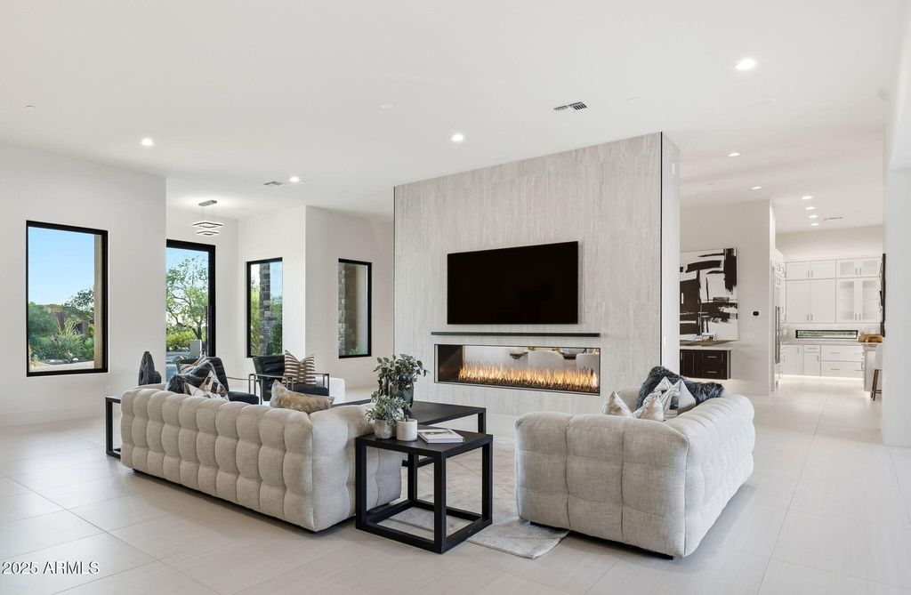 Image 3 of property listing at 8768 E VILLA CASSANDRA Drive, Scottsdale, AZ 85266