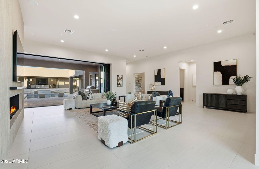 Image 6 of property listing at 8768 E VILLA CASSANDRA Drive, Scottsdale, AZ 85266