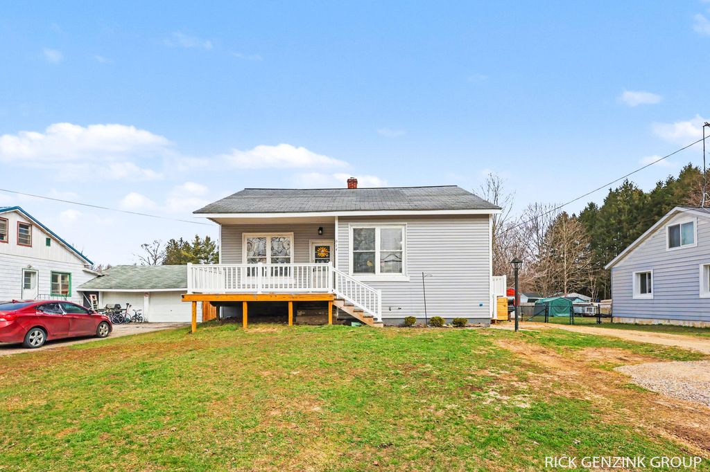 614 W High Street, Bangor City, MI 49013