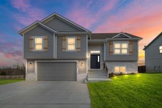 18408 Rock Creek Drive N, Smithville, MO 64089