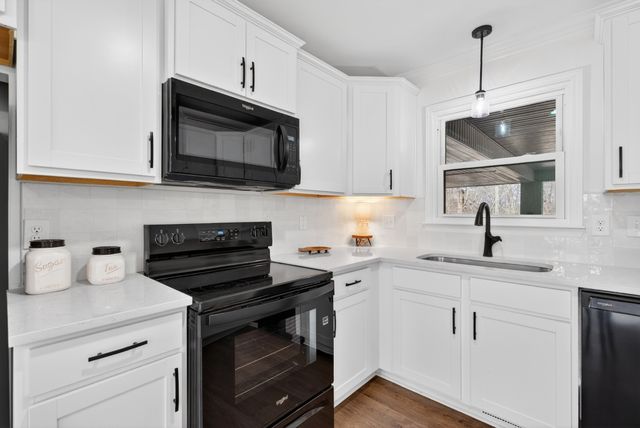 247 Cherokee Trl, Clarksville, TN 37043