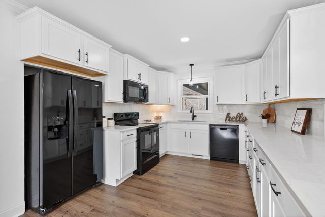 247 Cherokee Trl, Clarksville, TN 37043